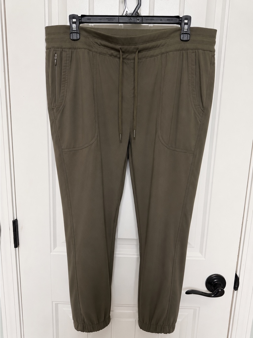 Women’s Olive Drawstring Jogger Pants - NEW